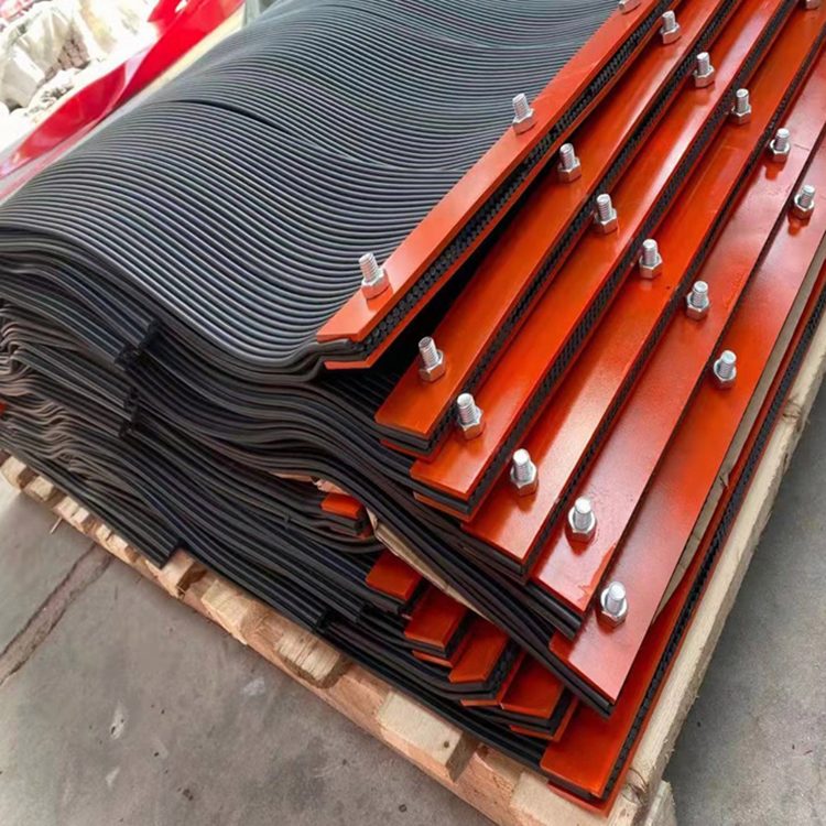 Rubber skirting for conveyor loading zone