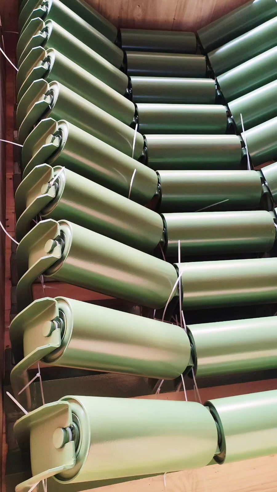 Conveyor carrying idler rollers - troughing set
