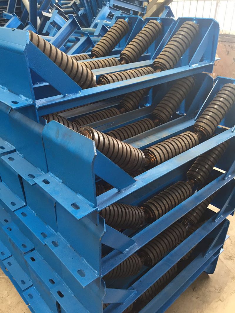 Impact idler roller set for conveyor loading zone