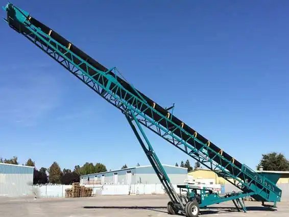 Mobile conveyor belt system