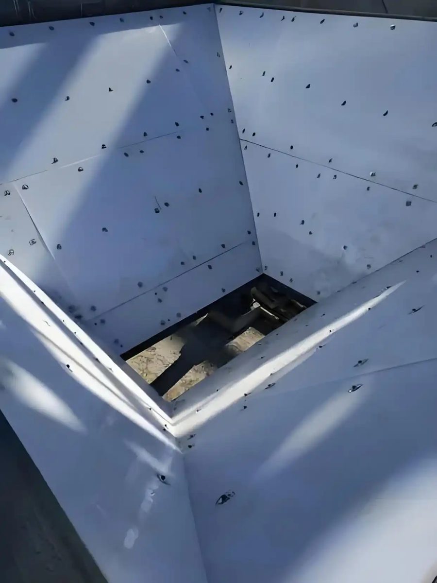 Polyurethane chute liner panel