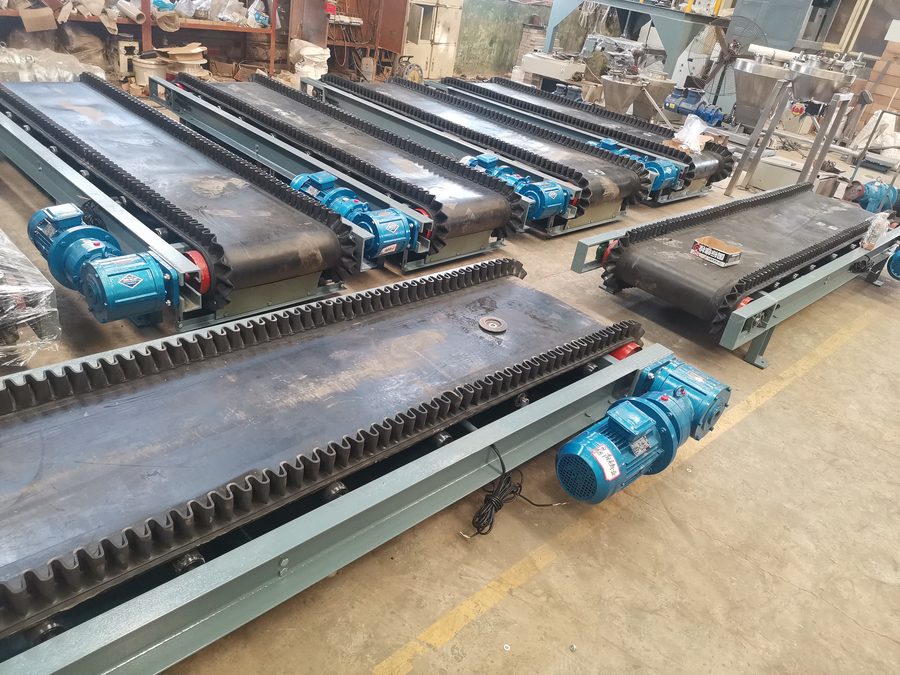 Belt weighing feeder for material metering